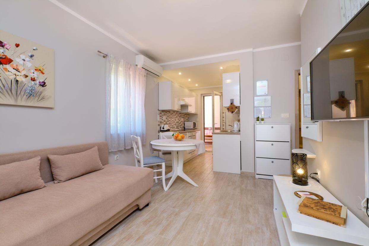 Apartments Enna Mali Lošinj Εξωτερικό φωτογραφία