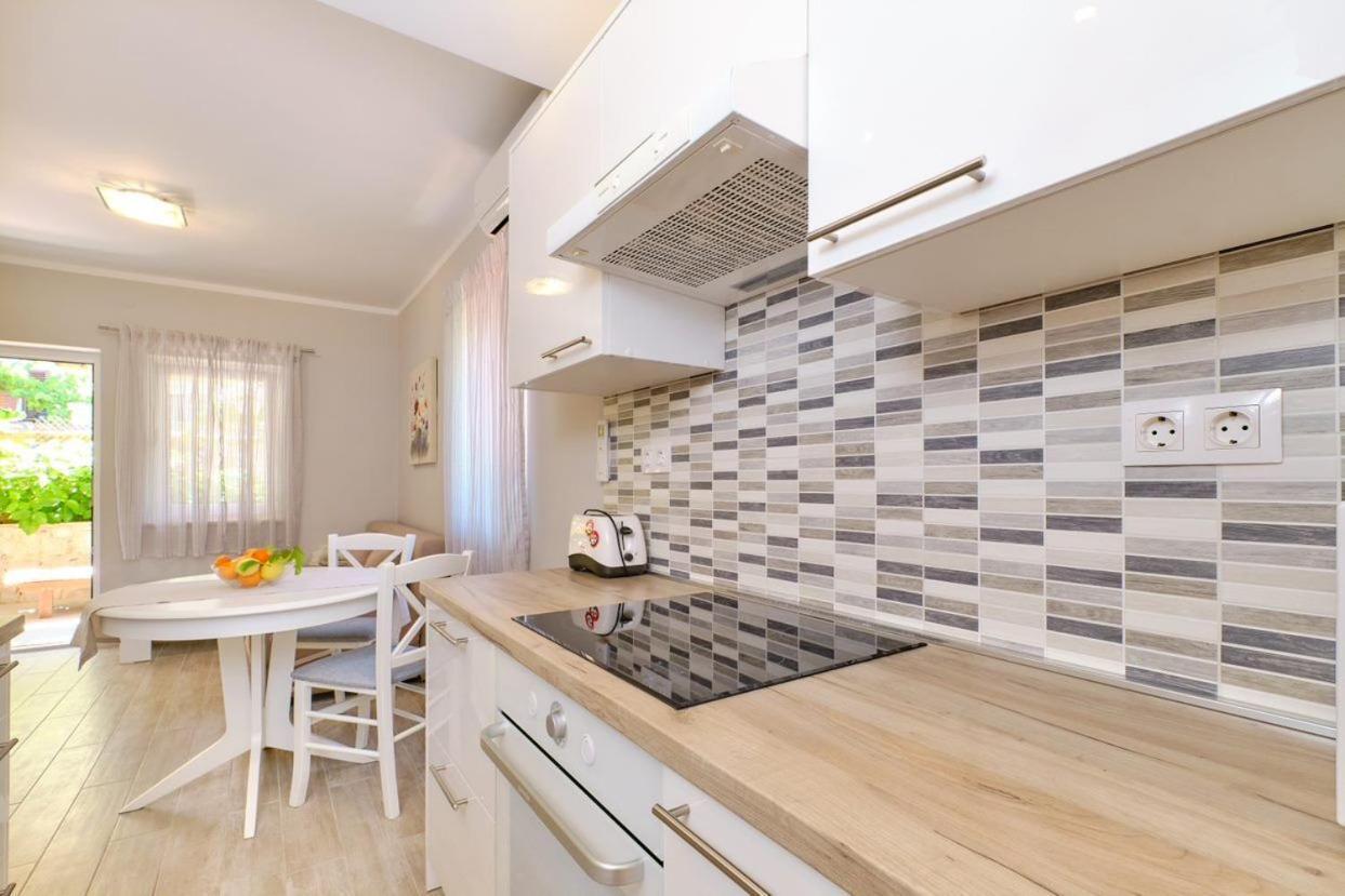 Apartments Enna Mali Lošinj Εξωτερικό φωτογραφία