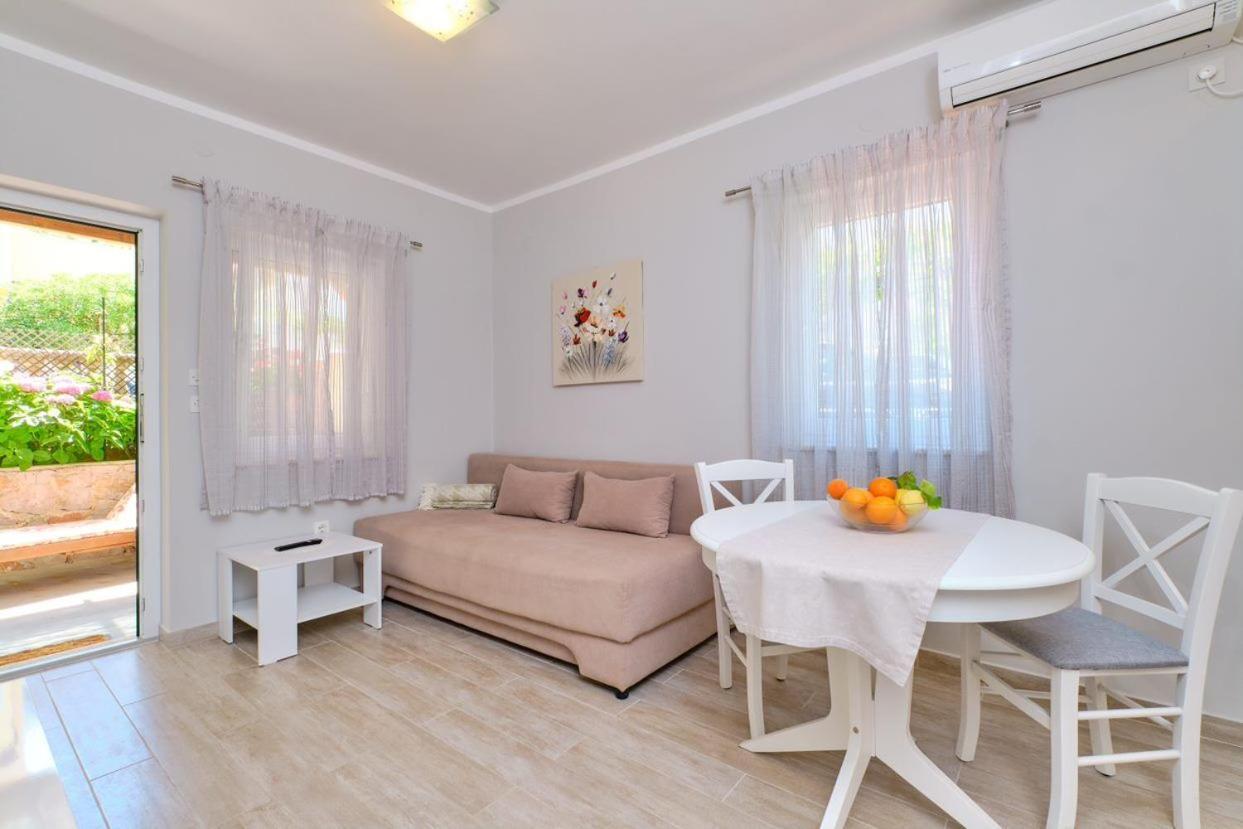 Apartments Enna Mali Lošinj Εξωτερικό φωτογραφία